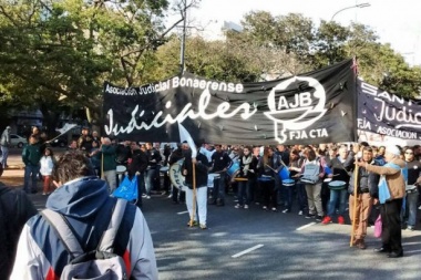 Judiciales exigen reapertura de paritarias a Vidal y piden una reunión con Kicillof