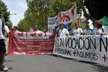 Profesionales de la salud bonaerenses le pidieron a Kicillof la apertura de paritarias