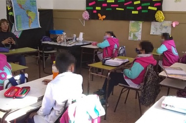 Candidata del FdT en Rivadavia dio una charla en una escuela sin respetar protocolos de prevención
