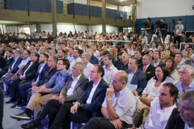 Intendentes de la cuarta en el lanzamiento del programa "Escuelas a la Obra"