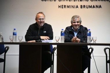 Britos acompañó a Valenzuela en una charla sobre la ley de educación gratuita 1420