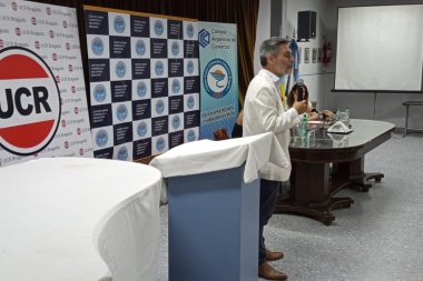 Charla sobre consumo problemático de sustancias en Bragado