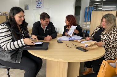 Gestionan ante provincia obras en escuelas de General Arenales