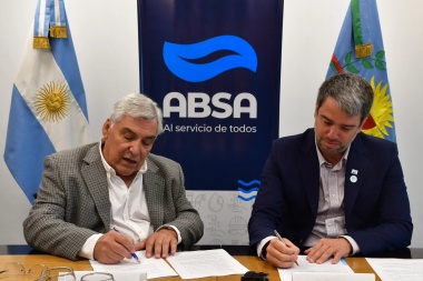 Alegre firmó convenio con ABSA para mejorar servicio cloacal en Villegas