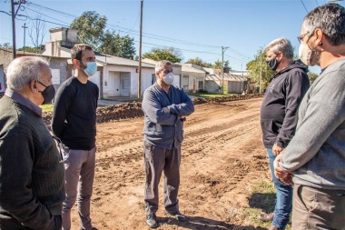 Iniciaron las obras de cordón cuneta y mejorado en Av. La Plata