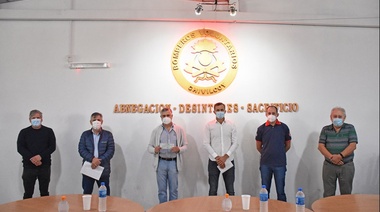 Britos y Bucca entregaron casi 5 millones de pesos a bomberos voluntarios