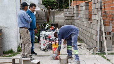 Avanzan la construcción de tres nuevos consultorios en el CAPS La Curva