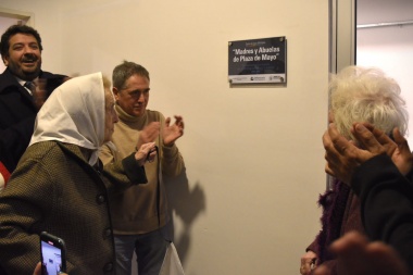 Defensoría inauguró un espacio en homenaje a las Madres y Abuelas de Plaza de Mayo