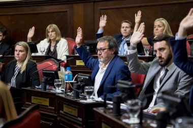 Senadores de Cambiemos repudiaron la violencia frente a la Gobernación provincial