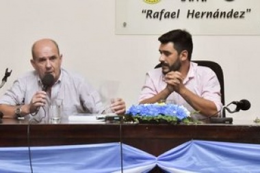 "Estoy orgulloso de haber salido a militar la vacuna", dijo Zurro en la apertura de sesiones