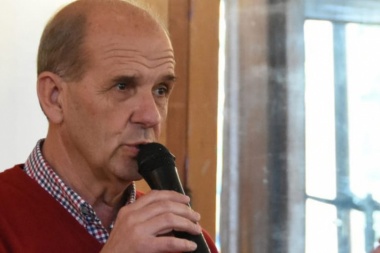 "La gente está cansada de que digamos unas cosas y hagamos otras", dijo Zurro