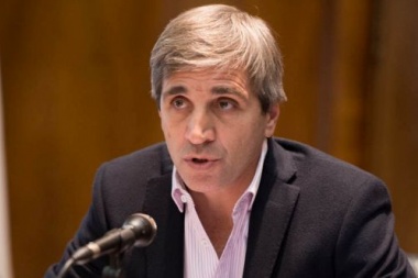 La oposición pide la renuncia de Caputo, hombre clave de Macri