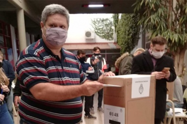 Petraglia votó y esperará los resultados en el local del FdT