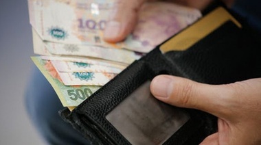 Acuerdan aumento del 45% del salario mínimo: a fin de año será de 47.850 pesos