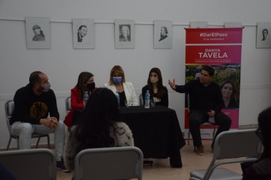 Candidatos radicales pisaron 9 de Julio para reforzar a Palacios en su "mano a mano" con el PRO