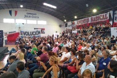 La cuarta movió militancia hacia La Plata al plenario de Evolución