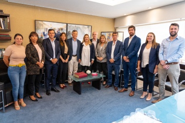 Alonso y senadores del PRO junto a Mauricio Macri