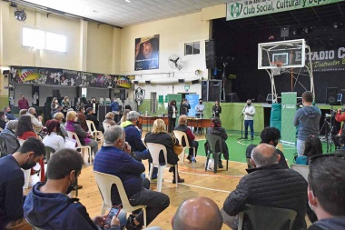 Acto de firma de toma de firma de 85 escrituras en Chivilcoy