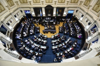 Legislatura aprobó la Ley Fiscal y Kicillof acusó a la oposición de desfinanciarlo