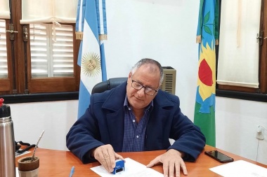 Battaglia firmó el llamado a licitación para la obra de cloacas en General Arenales