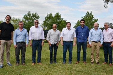 Intendentes de Juntos de la provincia se expresaron a favor de revisar la ley de las re-re