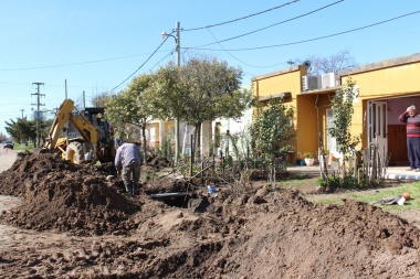 Gatica recorrió obras de cloacas y cordón cuneta en Bragado