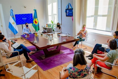 Petrecca encabezó una reunión con integrantes del Colectivo Cultural