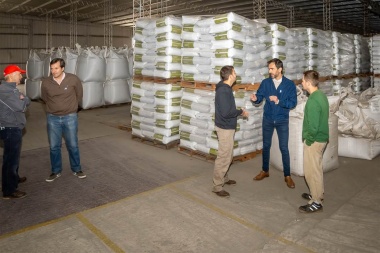 Guiño al campo: Petrecca y Esponda recorrieron una empresa agroindustrial
