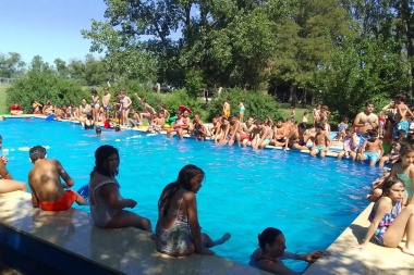 La Escuela Abierta de Verano en Alberti se desarrolla en conjunto con el CEF 68 y el municipio