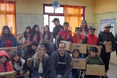 Alumnos de la secundaria 20 de Junín recibieron computadoras de "Conectar Igualdad"