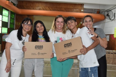 Más alumnos recibieron netbooks enviadas por el Ministerio de Educación de la Nación