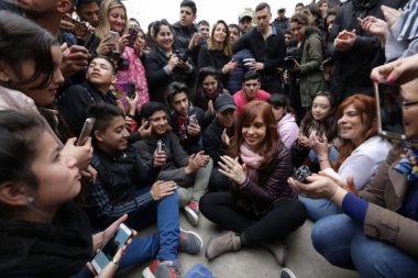 Cristina en Avellaneda retomó sus recorridas de campaña