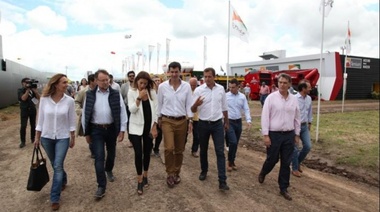 Junto a Romero, Urtubey recorrió la Expoagro y prometió eliminar retenciones