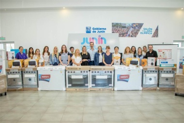 Entregan electrodomésticos para equipar las cocinas de las escuelas