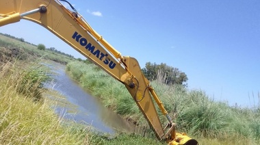 Equipos viales provinciales gestionados por Lago ya trabajan en la limpieza de canales