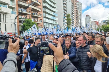 Torchio marchó junto a la Cámpora en el homenaje por el 24 de marzo