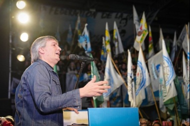 Máximo criticó al interior del FdT: "no basta que nos una el espanto”