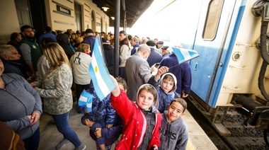 Venden pasajes para el tren que vuelve a unir Once con Casares, 9 de Julio y Pehuajó