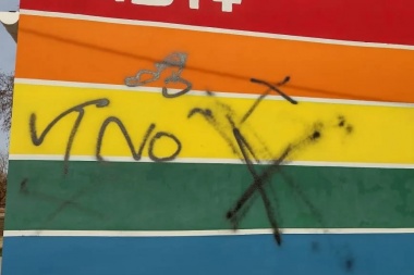 Repudian vandalismo y actos homofóbicos en Arribeños
