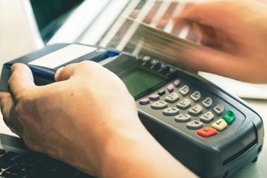 Últimos días para que comercios acepten pagos con tarjeta de débito