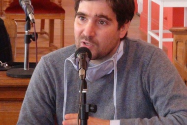 Concejal del FdT acusó a Petrecca de "olvidar a los municipales"