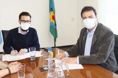 Barroso firmó convenio con provincia para la construcción de 32 viviendas en 9 de Julio