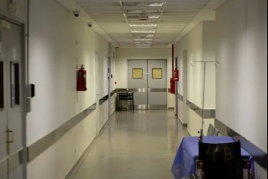 Libertarios impulsan una ley para que extranjeros paguen por la salud pública