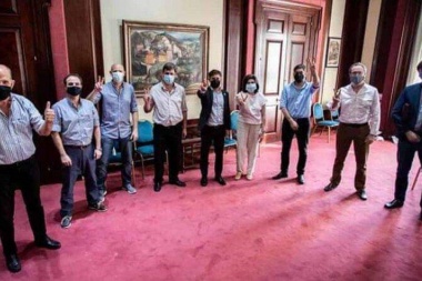 Intendentes peronistas de la cuarta concurren al llamado de Kicillof