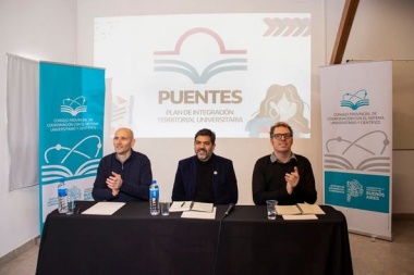 Bianco, en la cuarta, firmó convenios con intendentes y reforzó armado FdT
