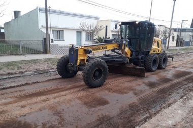 Arrancaron los trabajos de pavimento en la localidad albertina de Coronel Mom
