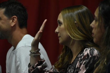 Ana Verón asumió como intendenta interina por licencia de Mittelbach