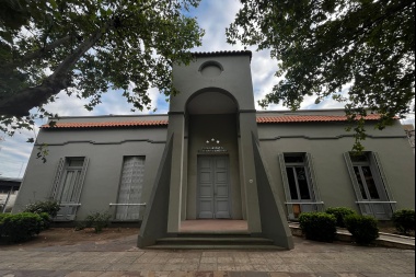 Mittelbach garantizó el pago total de la ayuda escolar a municipales