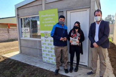 Entrega de viviendas y reserva de terrenos en Rivadavia