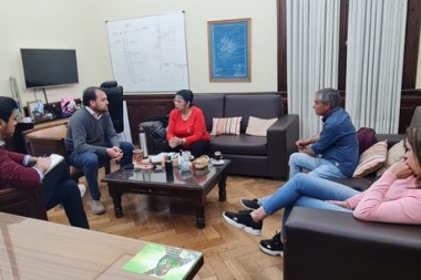Reynoso premió con 20.000 pesos a los municipales en su día